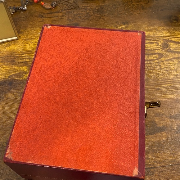 MCM Music Jewelry Box Leatherette burgundy color - Picture 5 of 5